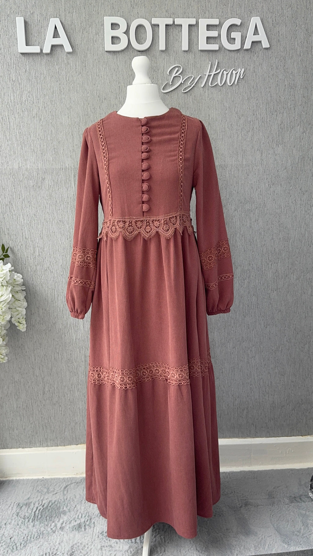 Hoor lace Abaya