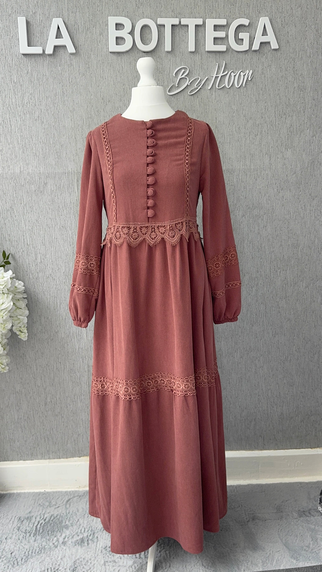 Hoor lace Abaya